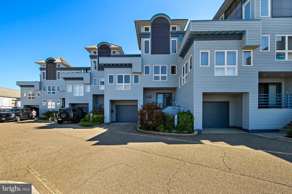 527 ENGLESIDE AVENUE