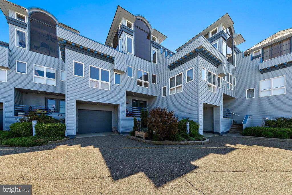 527 ENGLESIDE AVENUE