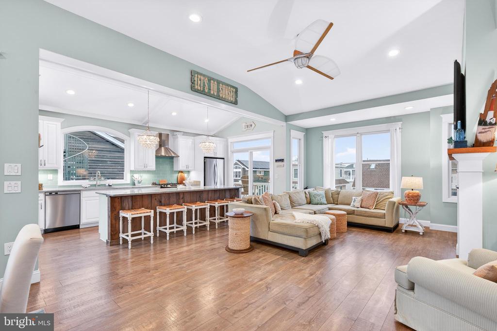 118 W DELAWARE