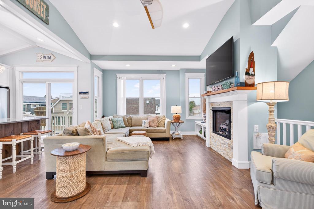 118 W DELAWARE