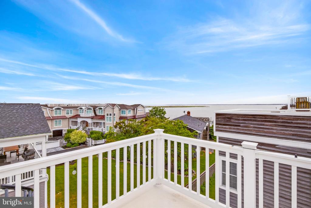 118 W DELAWARE