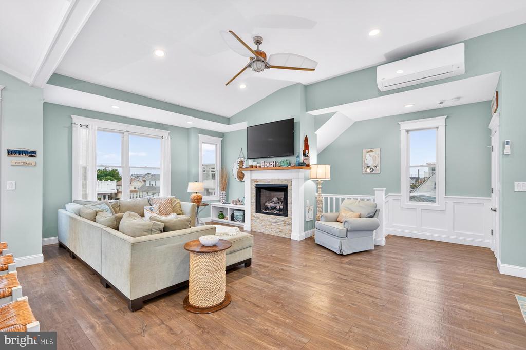 118 W DELAWARE