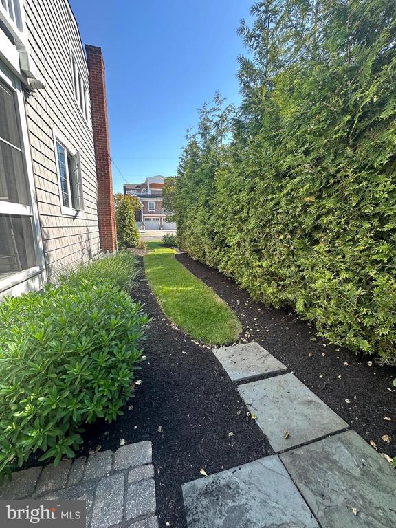 16 W 83RD STREET