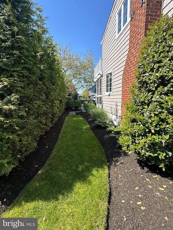 16 W 83RD STREET