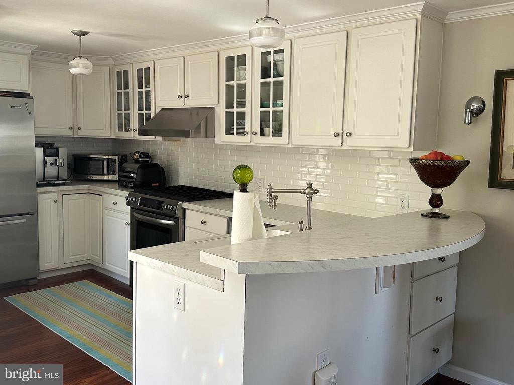 16 W 83RD STREET