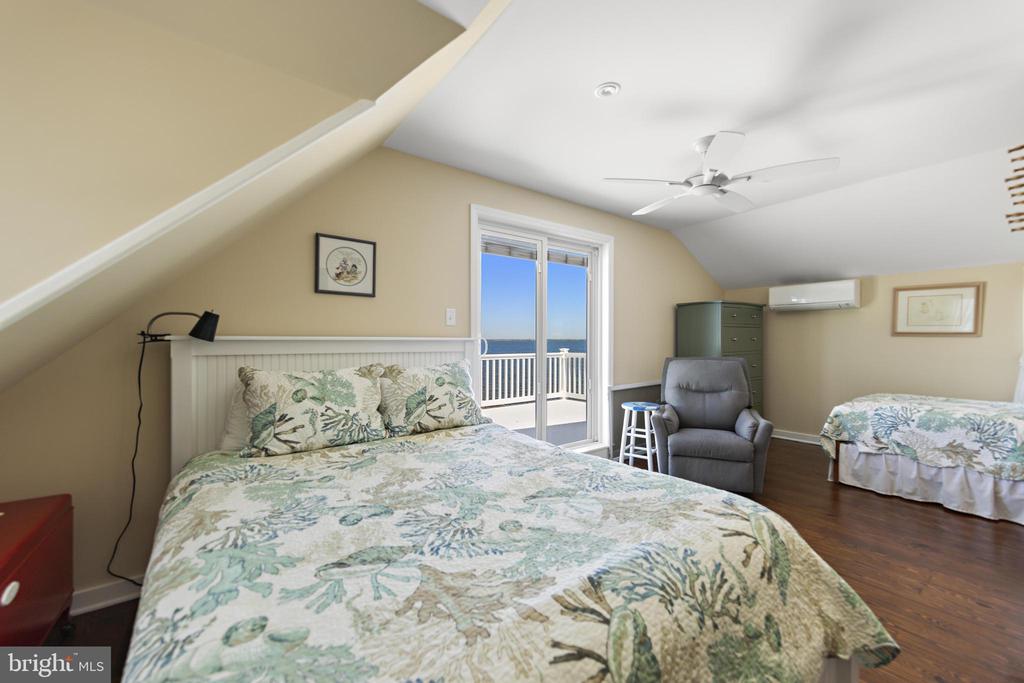 16 STARBOARD ROAD
