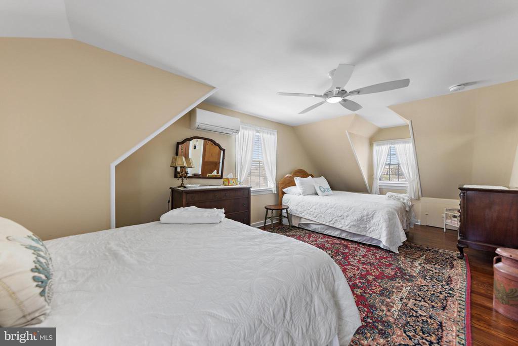 16 STARBOARD ROAD