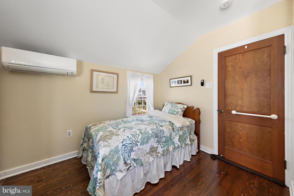 16 STARBOARD ROAD