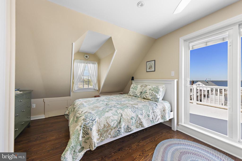 16 STARBOARD ROAD