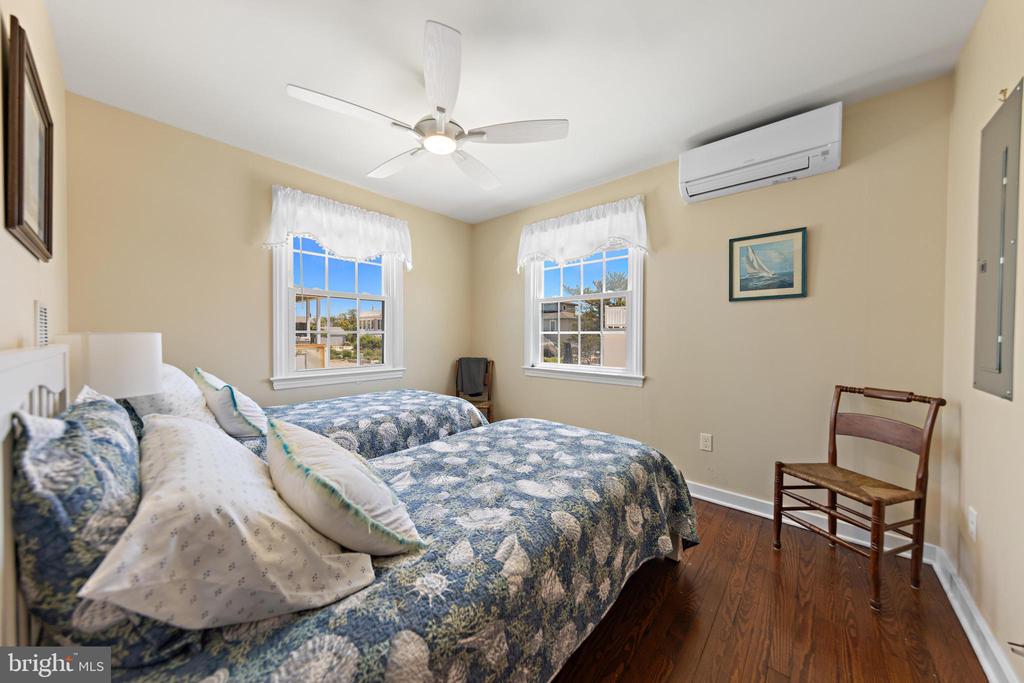 16 STARBOARD ROAD