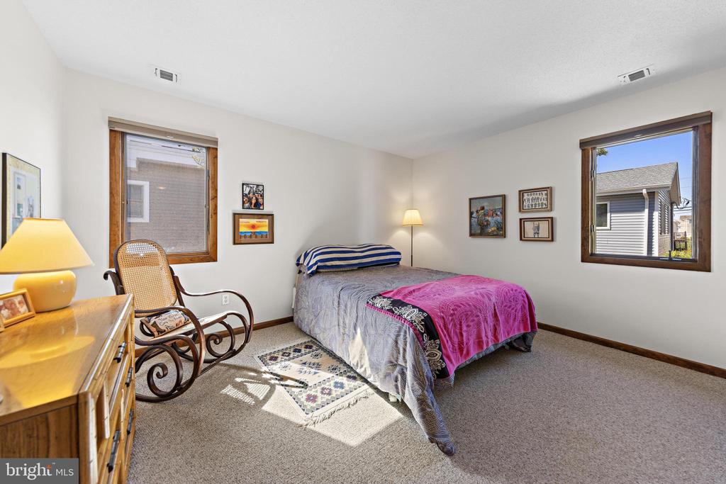 6 W CULVER AVENUE