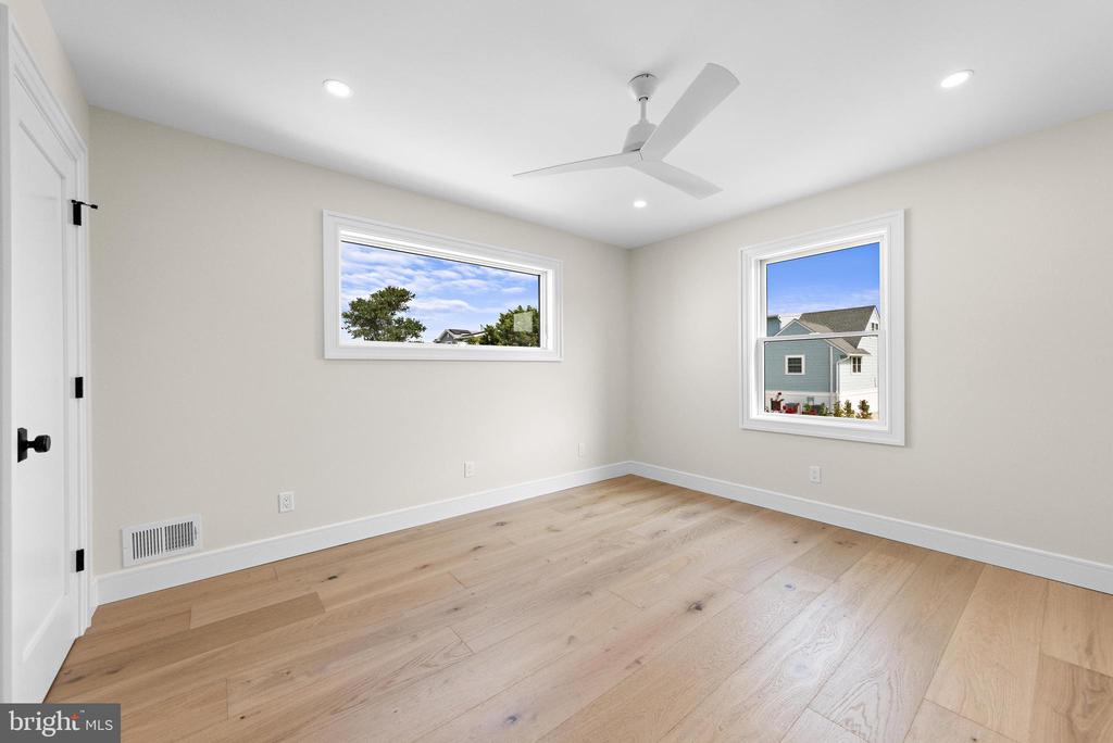 309 W 16TH STREET