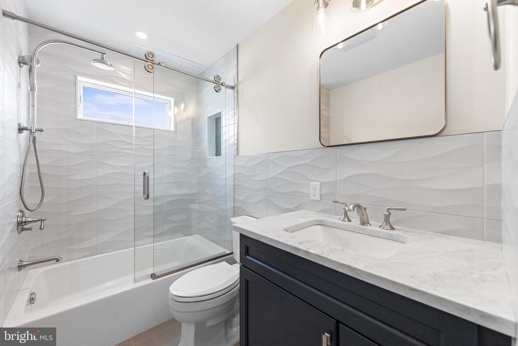309 W 16TH STREET