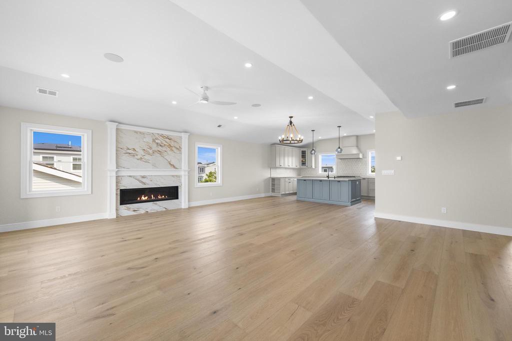 309 W 16TH STREET