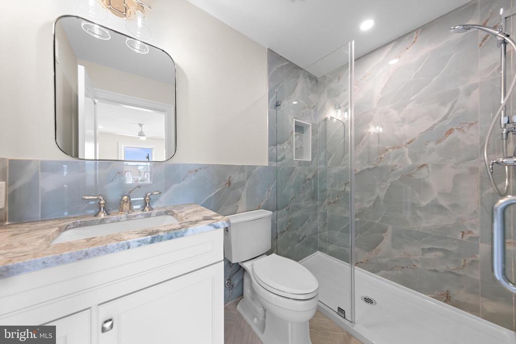 309 W 16TH STREET