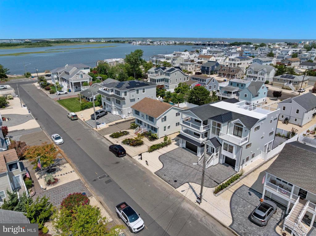 309 W 16TH STREET