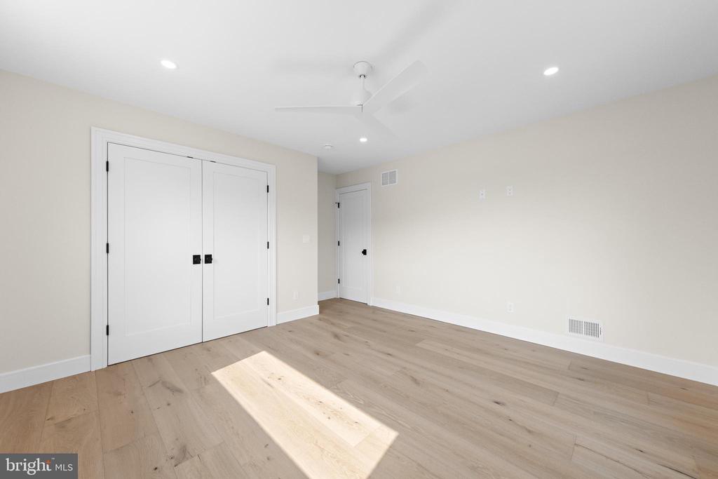 309 W 16TH STREET