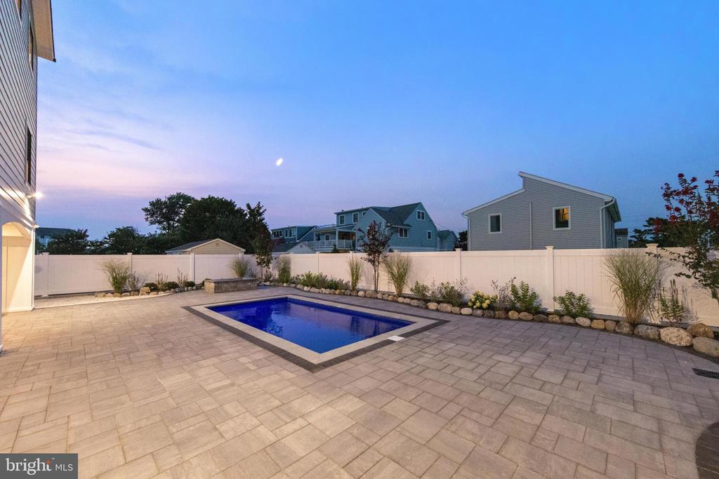 309 W 16TH STREET