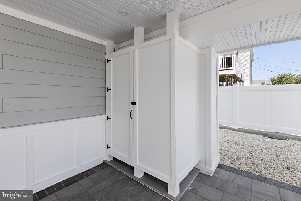 309 W 16TH STREET