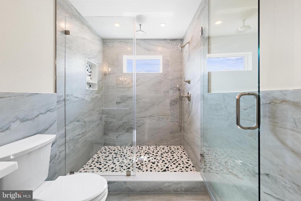309 W 16TH STREET