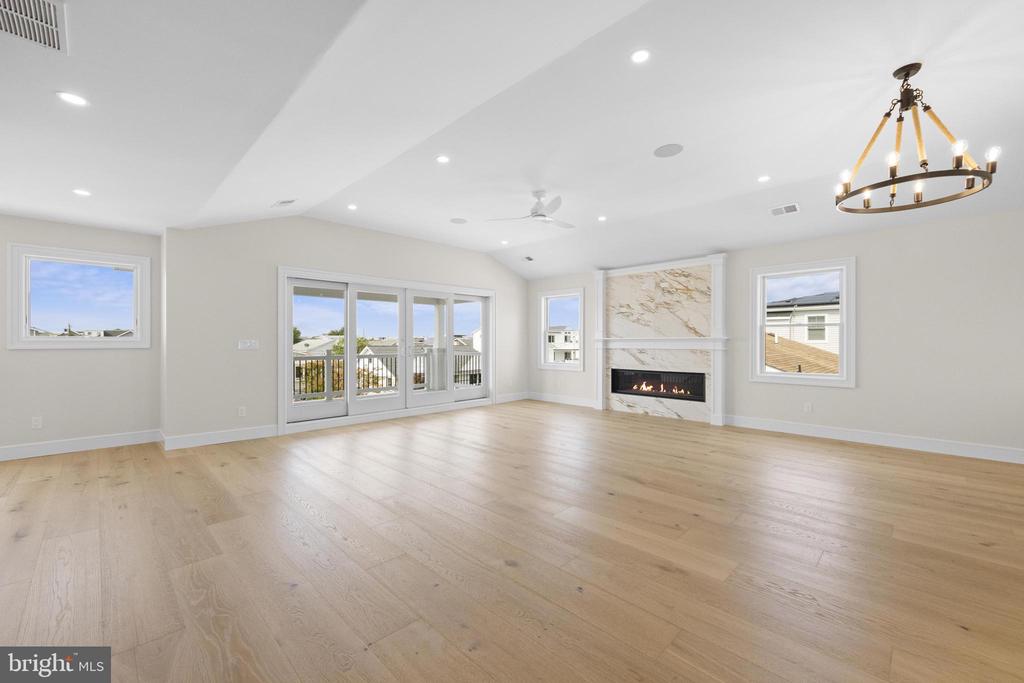 309 W 16TH STREET