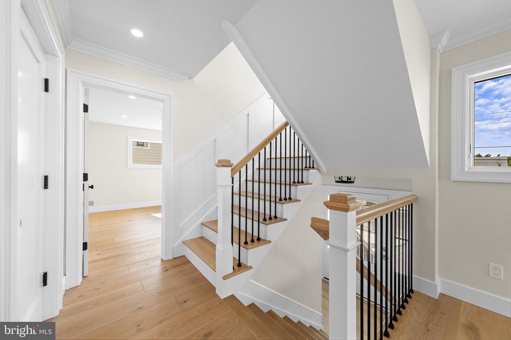309 W 16TH STREET