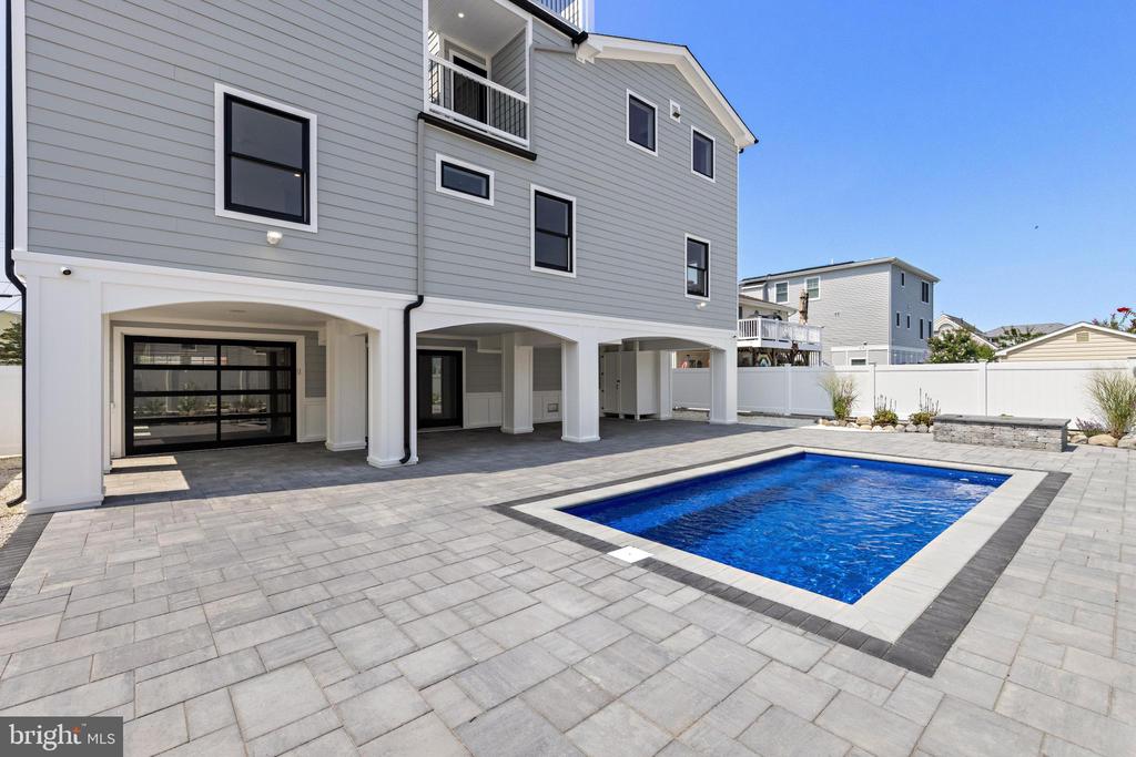 309 W 16TH STREET