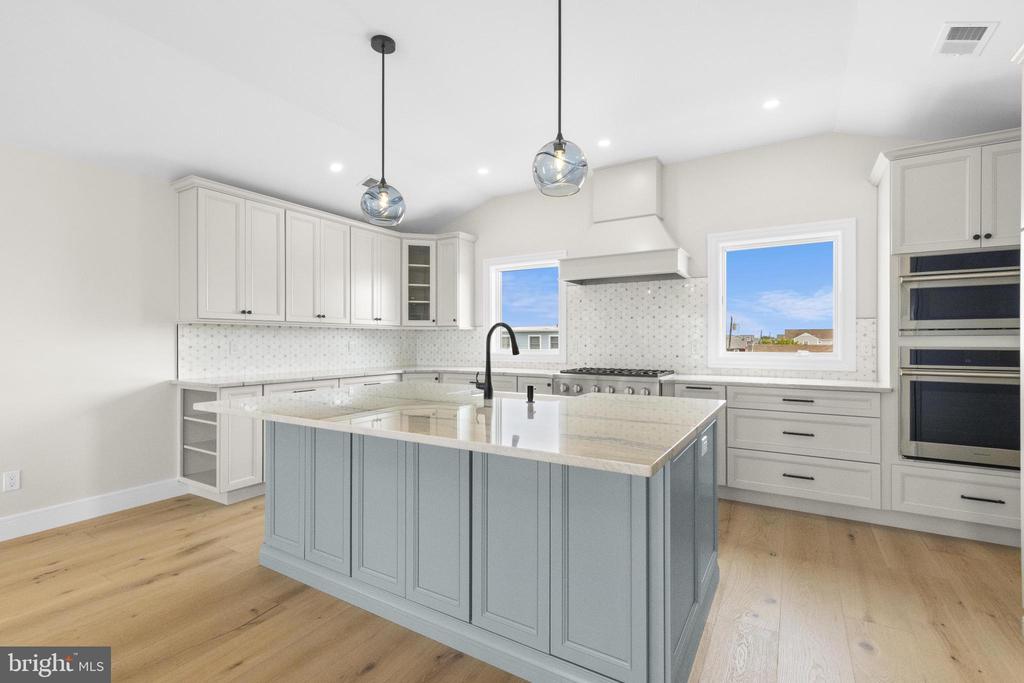 309 W 16TH STREET