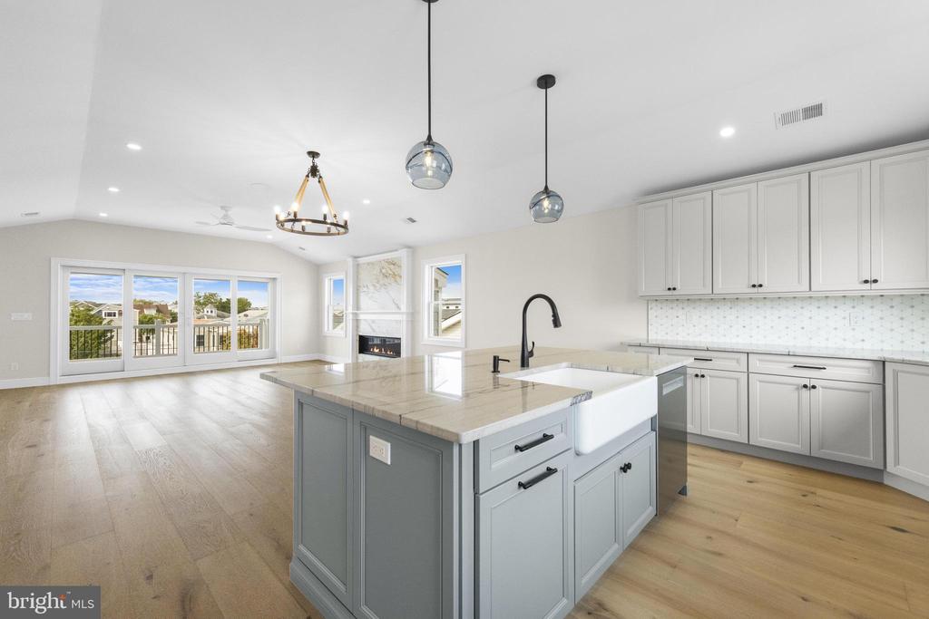 309 W 16TH STREET
