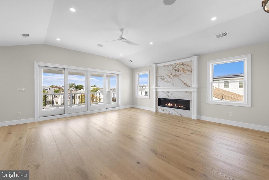309 W 16TH STREET