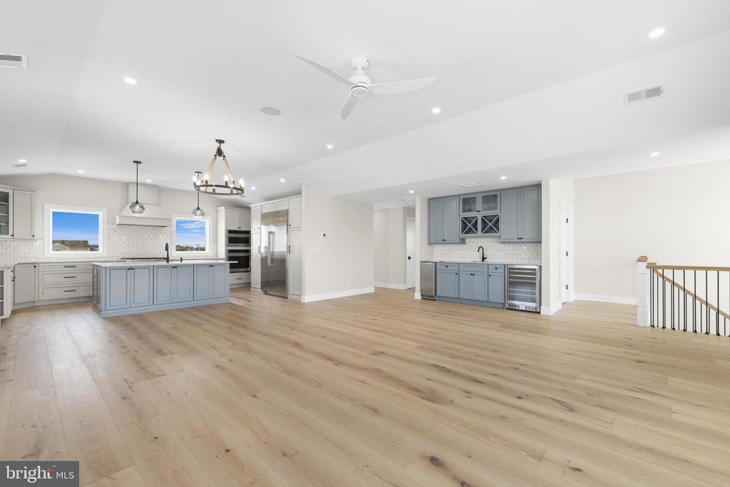 309 W 16TH STREET