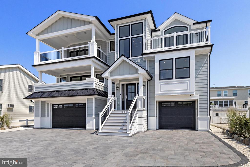 309 W 16TH STREET