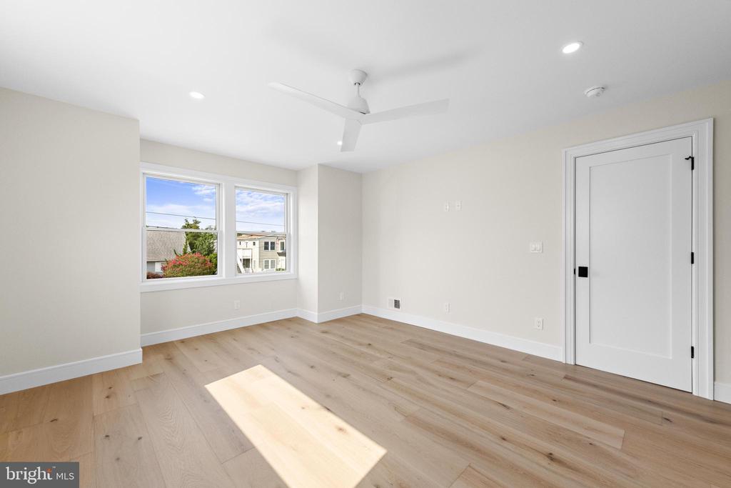 309 W 16TH STREET