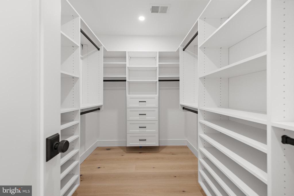 309 W 16TH STREET