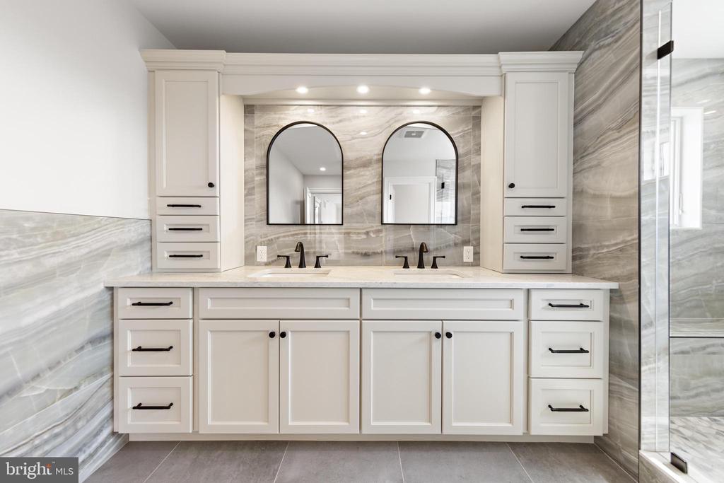309 W 16TH STREET