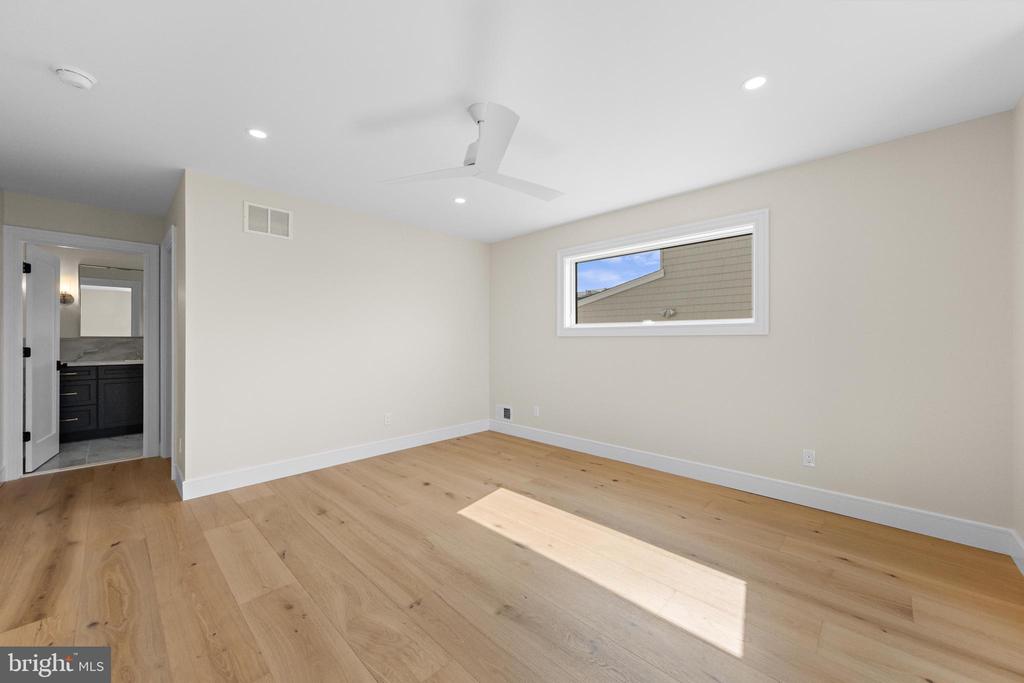 309 W 16TH STREET