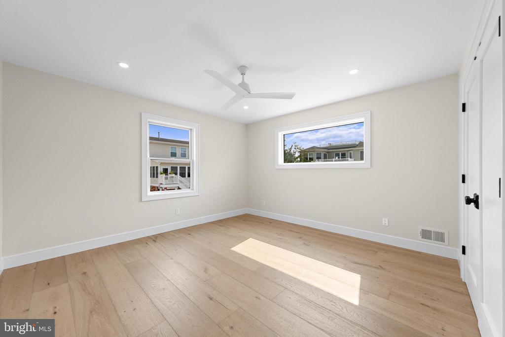 309 W 16TH STREET