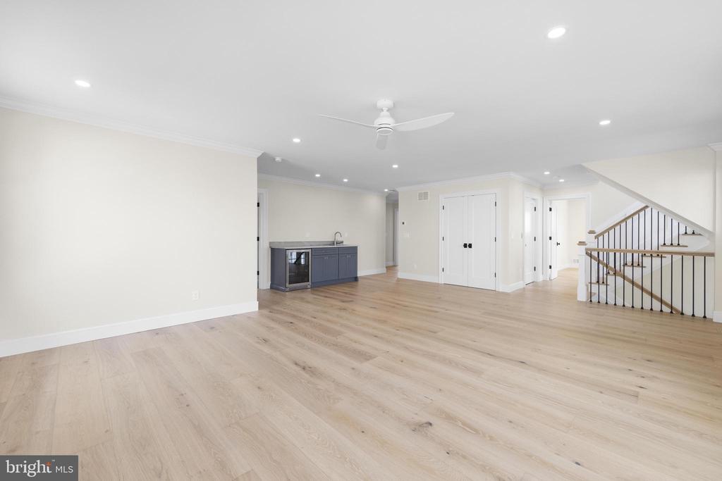 309 W 16TH STREET