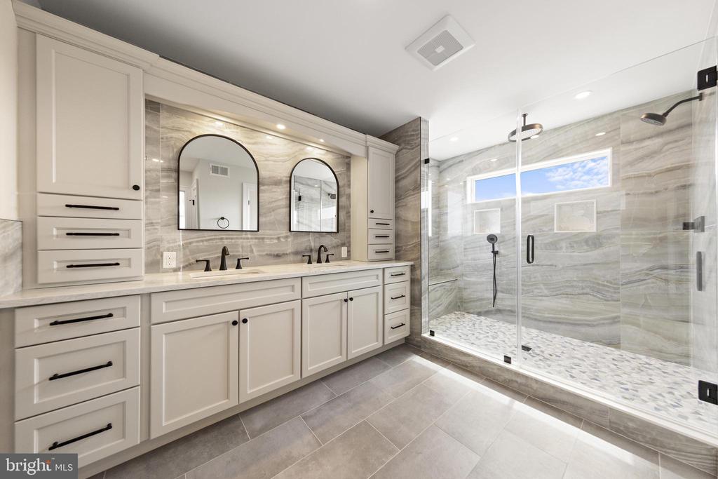 309 W 16TH STREET