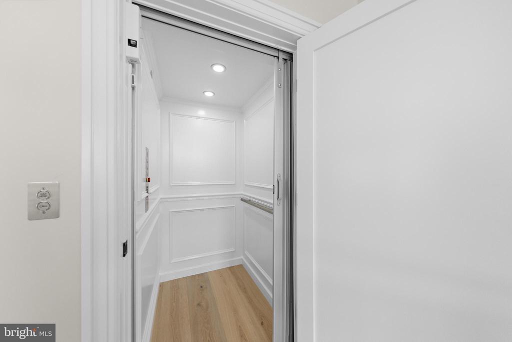 309 W 16TH STREET