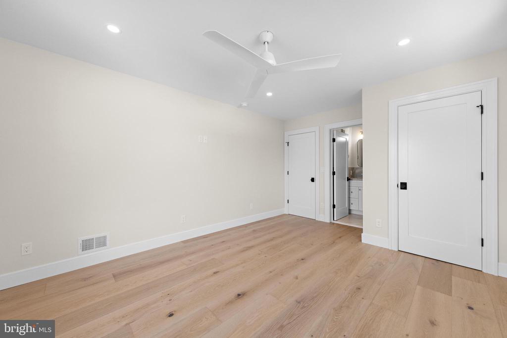 309 W 16TH STREET