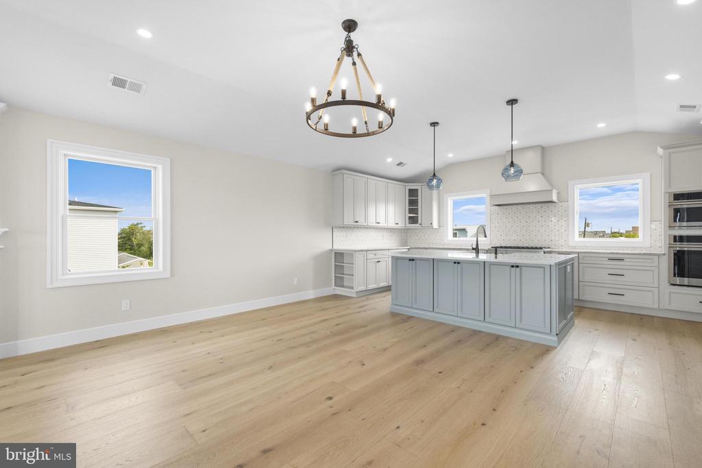 309 W 16TH STREET