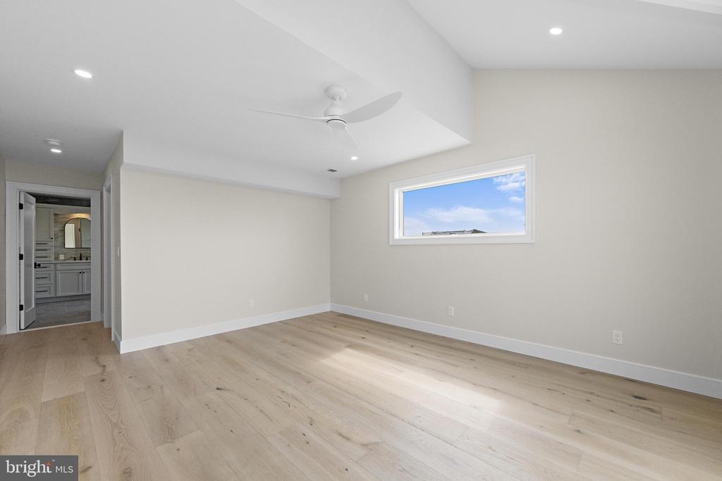 309 W 16TH STREET