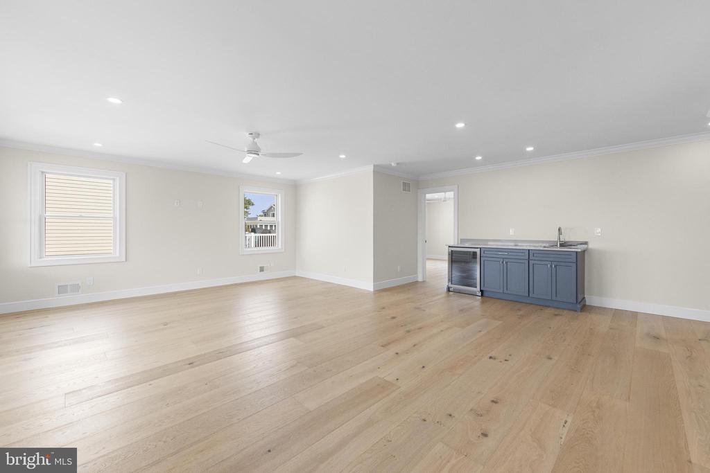 309 W 16TH STREET