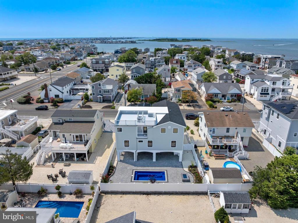 309 W 16TH STREET