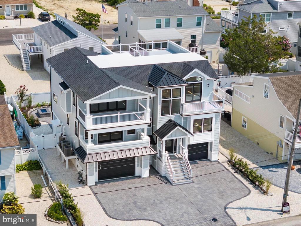 309 W 16TH STREET