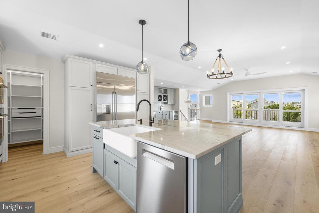 309 W 16TH STREET