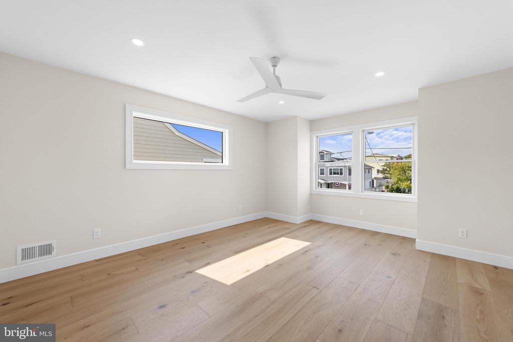309 W 16TH STREET