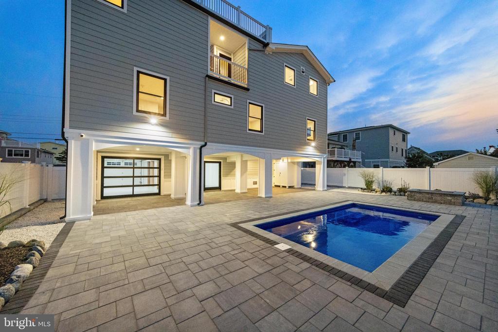 309 W 16TH STREET