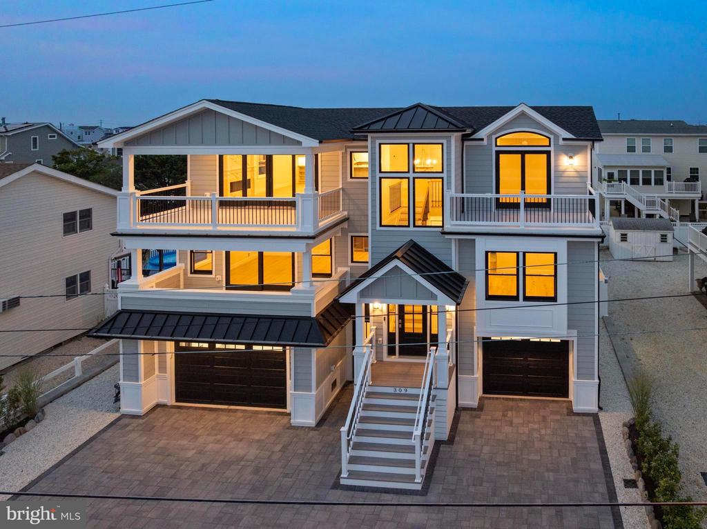 309 W 16TH STREET